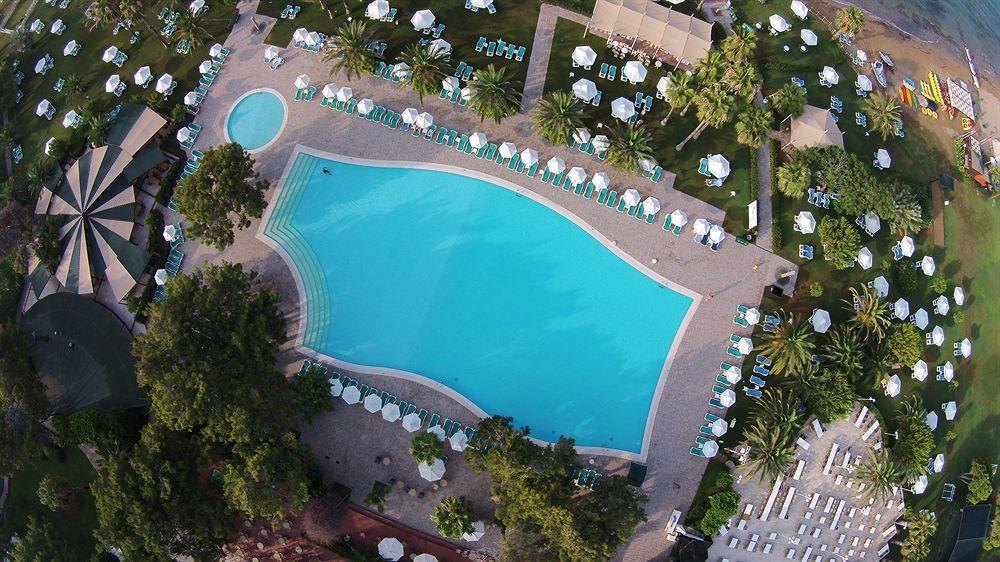 Turquoise Hotel Side Exterior photo